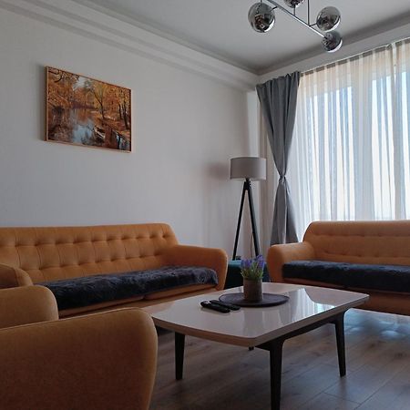 19Th & 18Th Floor Secure Apartments With Pool & Fitness & Parking Included In Price Szkopje Kültér fotó