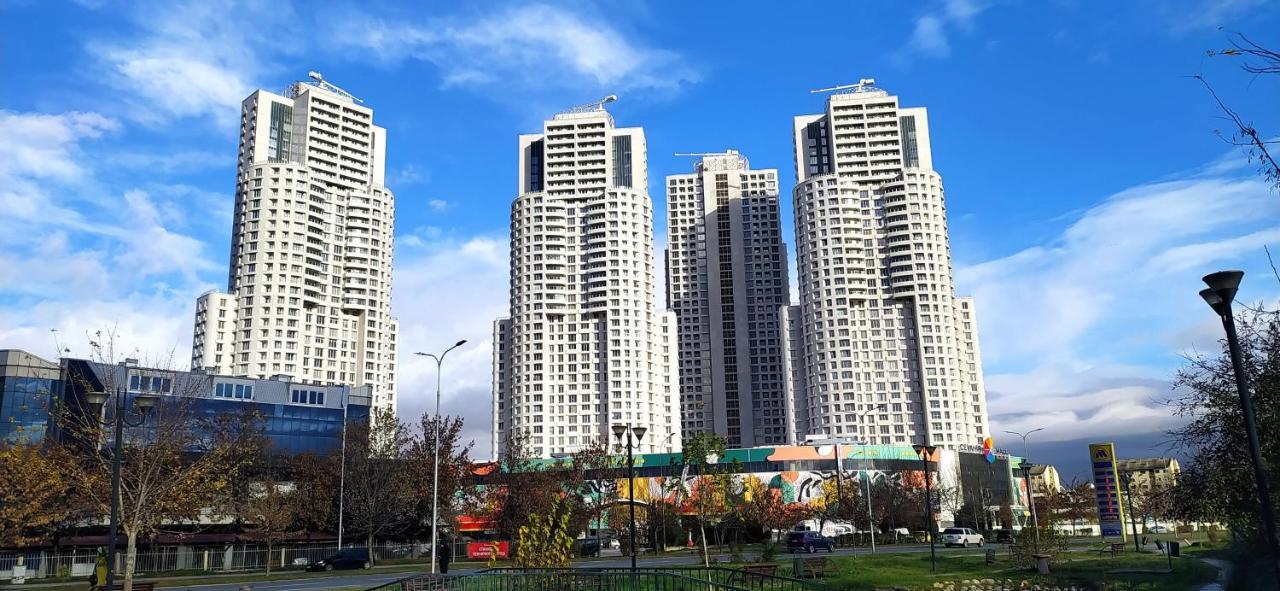 19Th & 18Th Floor Secure Apartments With Pool & Fitness & Parking Included In Price Szkopje Kültér fotó