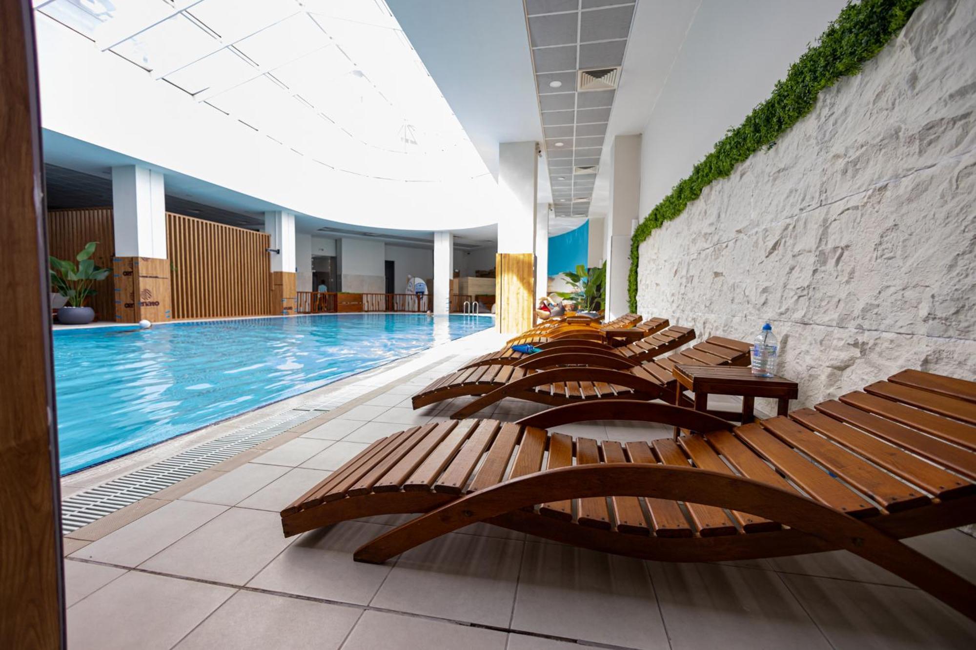 19Th & 18Th Floor Secure Apartments With Pool & Fitness & Parking Included In Price Szkopje Kültér fotó