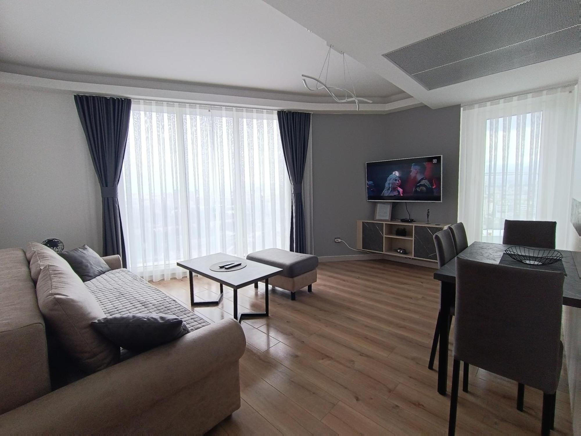 19Th & 18Th Floor Secure Apartments With Pool & Fitness & Parking Included In Price Szkopje Kültér fotó