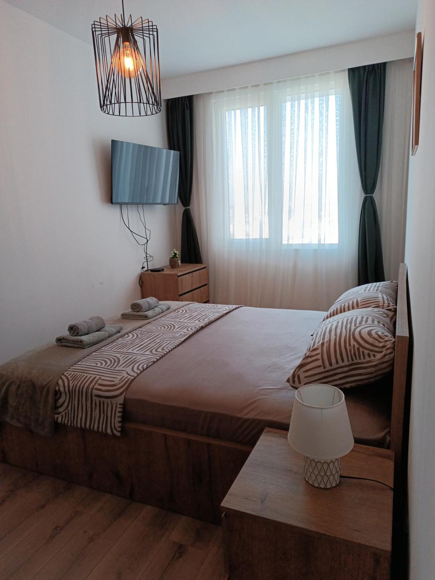 19Th & 18Th Floor Secure Apartments With Pool & Fitness & Parking Included In Price Szkopje Kültér fotó