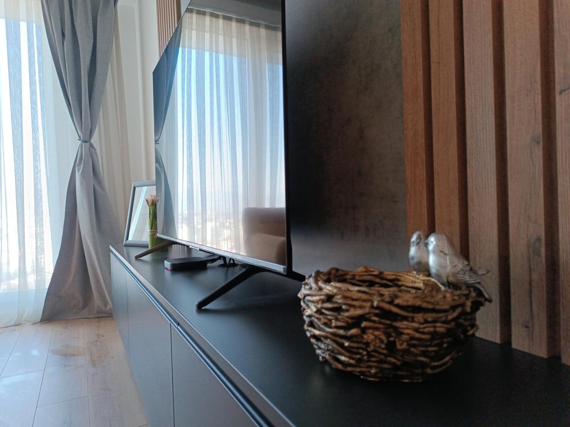 19Th & 18Th Floor Secure Apartments With Pool & Fitness & Parking Included In Price Szkopje Kültér fotó