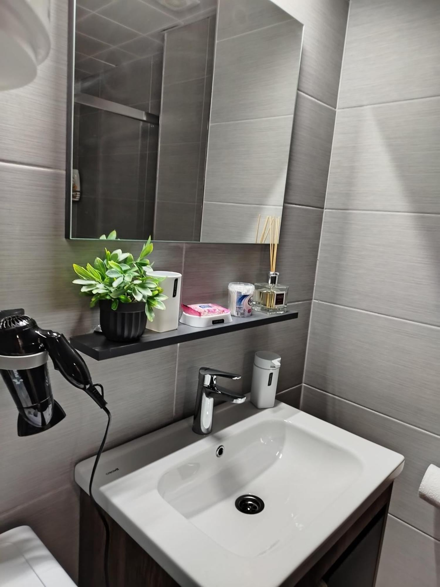 19Th & 18Th Floor Secure Apartments With Pool & Fitness & Parking Included In Price Szkopje Kültér fotó